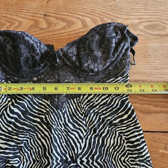 Victoria's Secret 34C Tiger Print Slip Nightie 90s Y2K Vintage Nightie - Picture 6 of 8